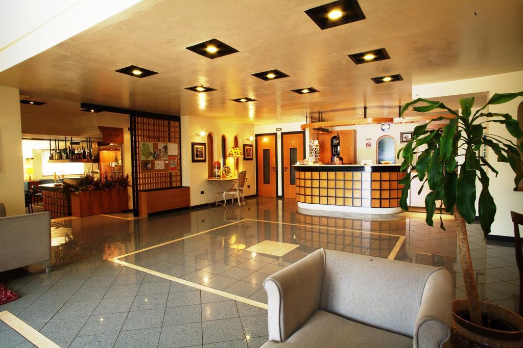 Hotel Cristallo Assisi Esterno foto